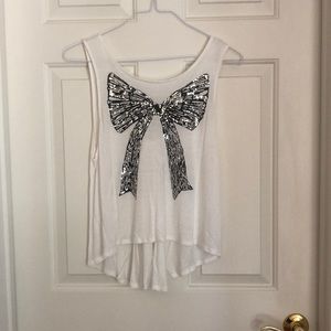 White bow tank